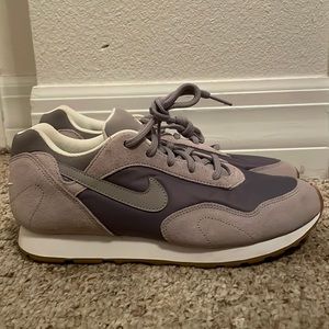 Nike athletic shoes woman’s